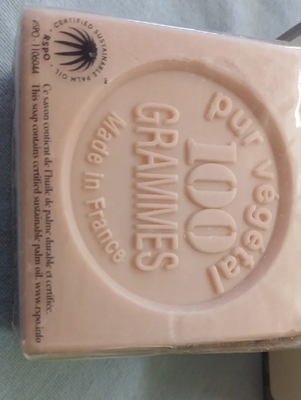 L'Occitane Lavender Extra-Gentle Soap - Creamy Beige
